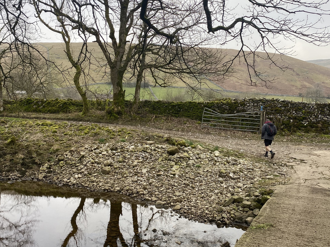 里顿皇后酒店主图