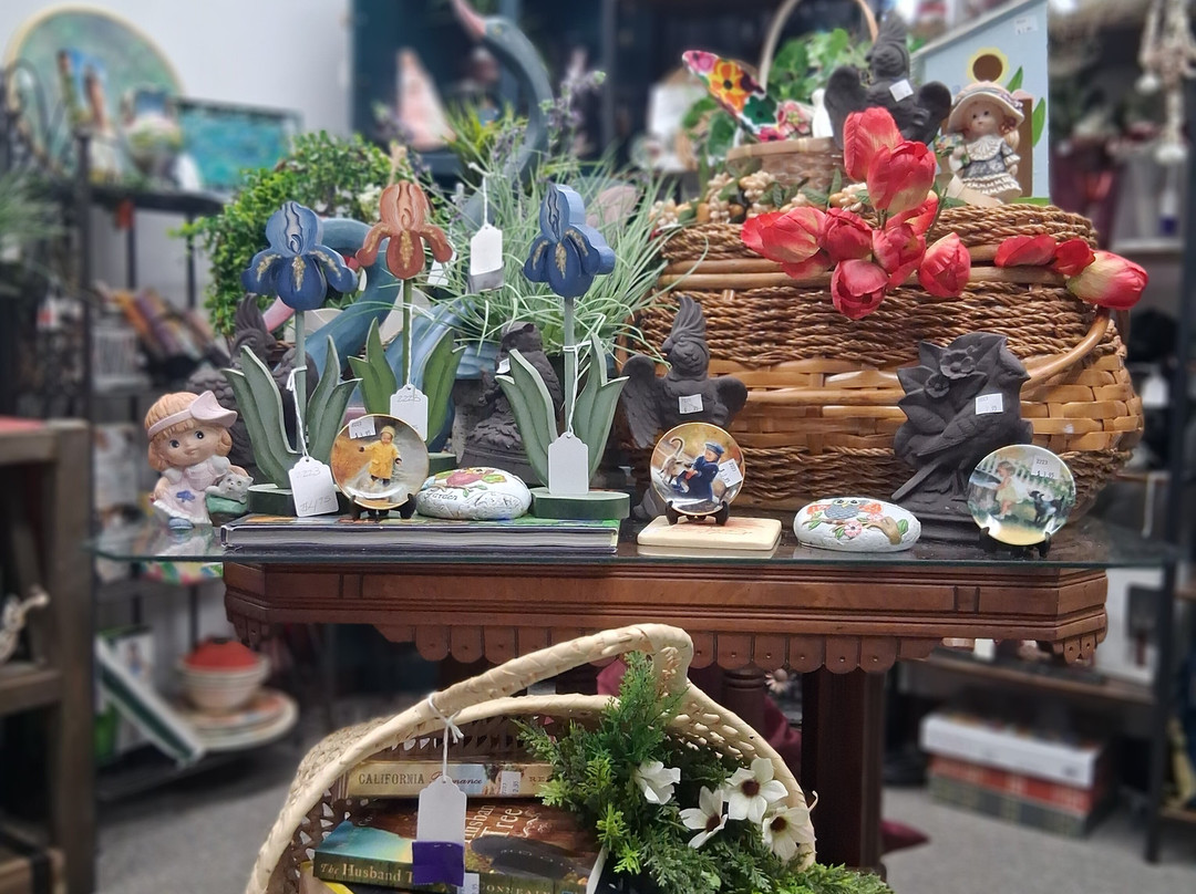 Hwy 102 Flea Market and Antique Mall-罗杰斯必去景点