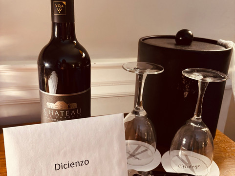 Pillar and Post主图