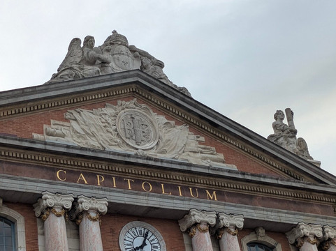 图卢兹市政厅广场-图卢兹必去景点