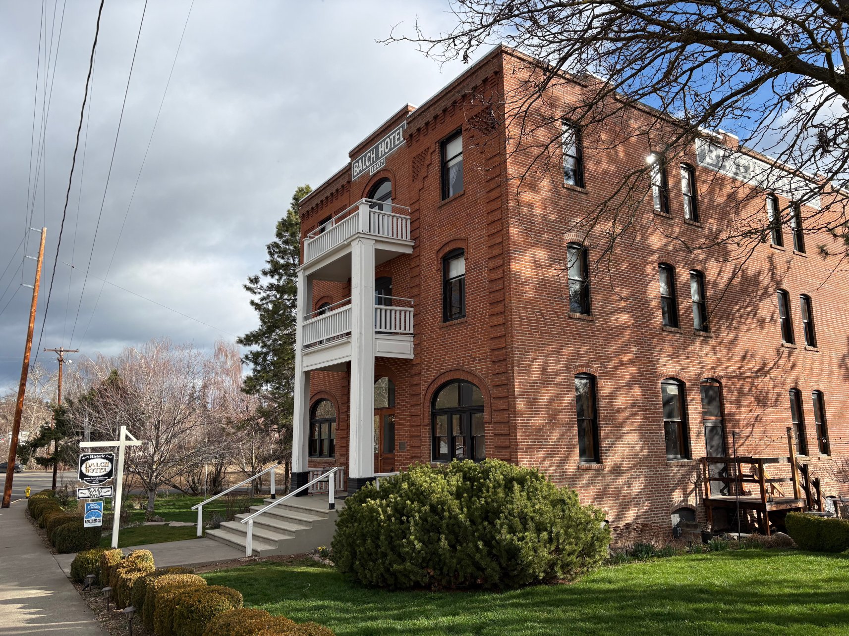 巴尔奇酒店-官方