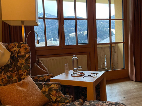 艾格沃特疗养酒店主图