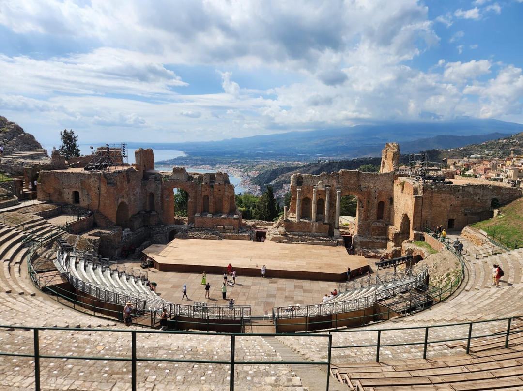 希腊大剧院-陶尔米纳必去景点