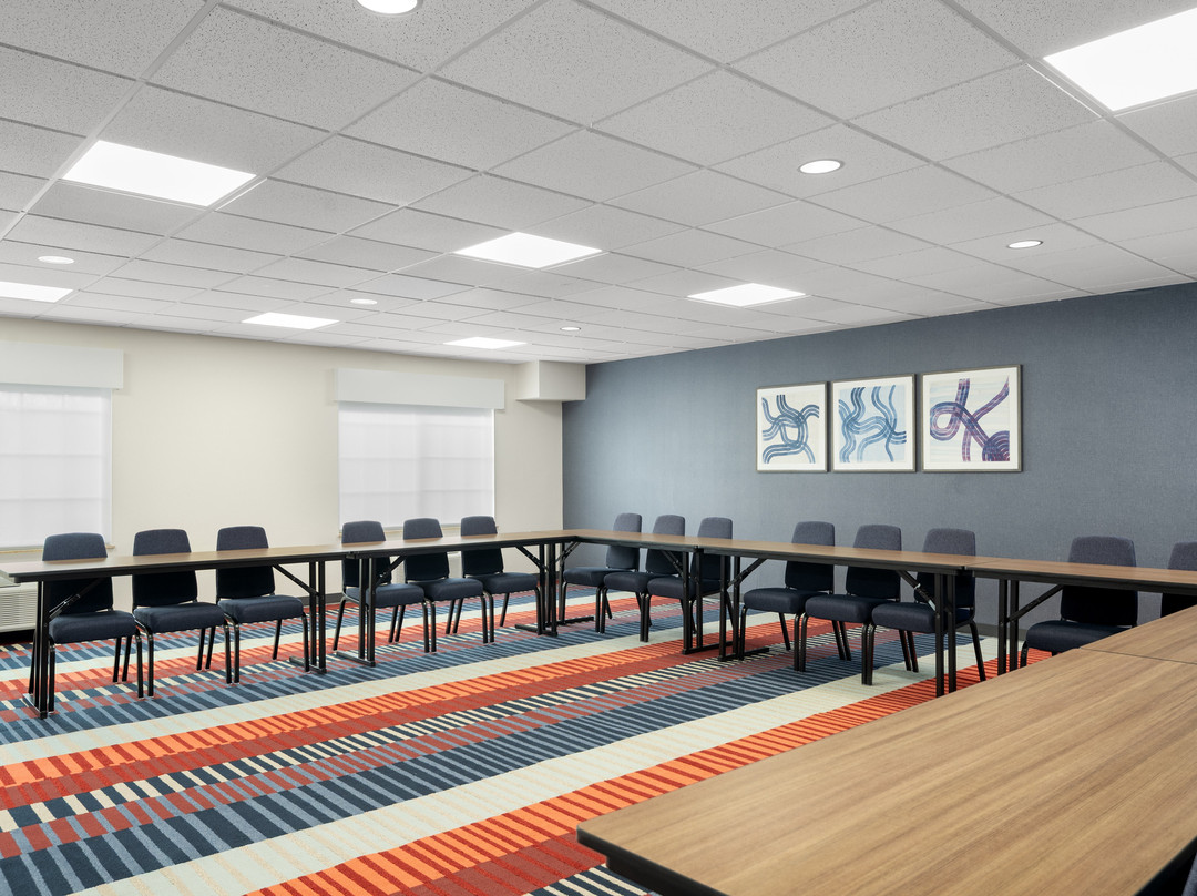 Garner Hotel Madison - Huntsville Airport by IHG主图