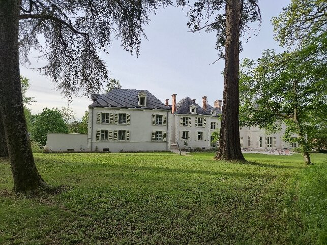 洛泽尔城堡酒店主图