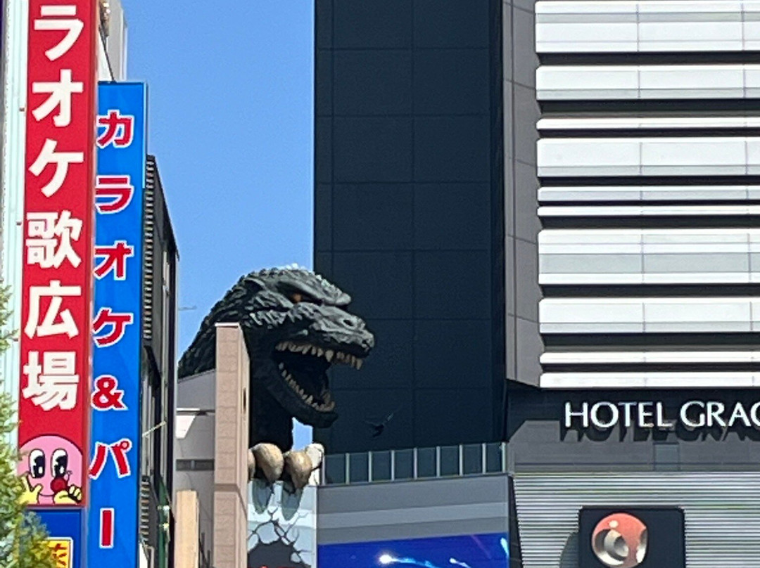 新宿哥斯拉等比头雕-Kabukicho必去景点