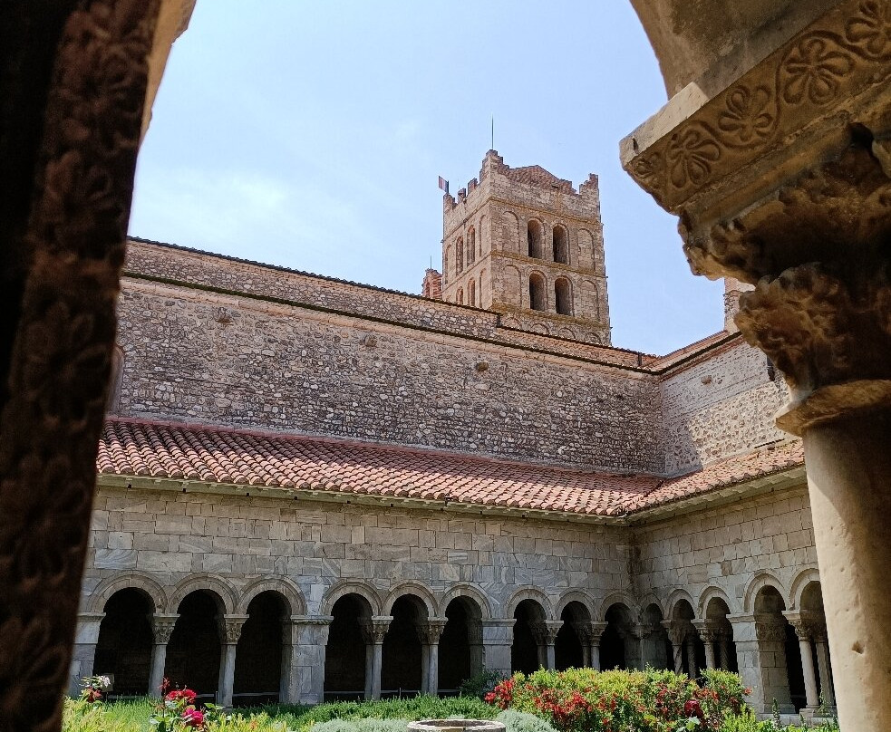 Elne Cathedral and Cloister-Elne必去景点