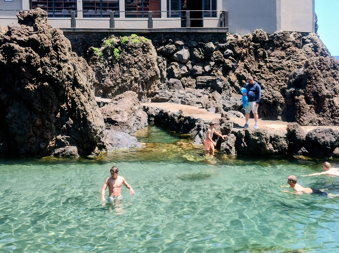 Porto Moniz Natural Swimming Pools-莫尼什港必去景点