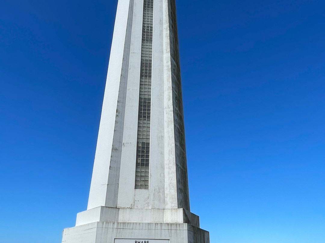Phare de l'Armandèche-莱萨布勒多洛讷必去景点