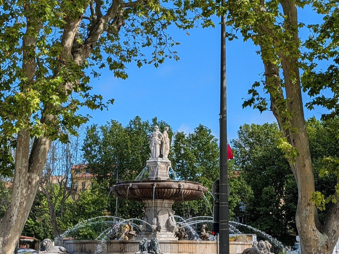 Fontaine des Quatre-Dauphins-普罗旺斯必去景点