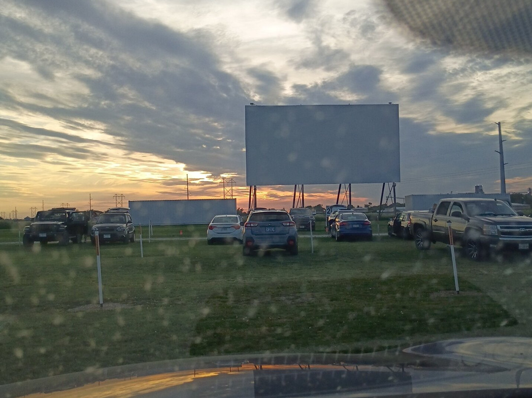 Harvest Moon Twin Drive-in Movie Theatre-Gibson City必去景点