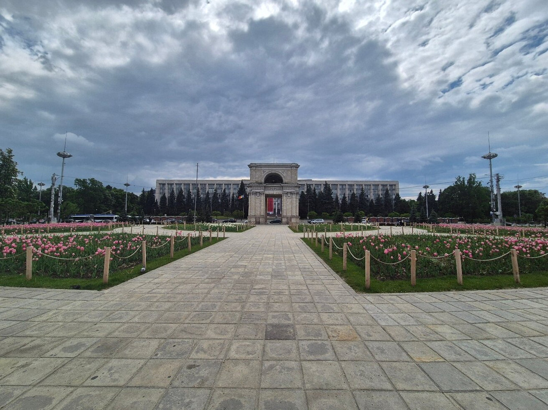 Triumphal Arch-基希讷乌必去景点