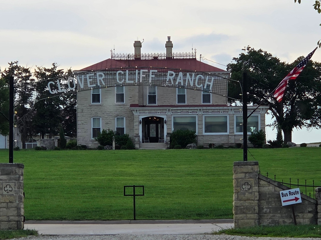 Clover Cliff Ranch Bed and Breakfast主图