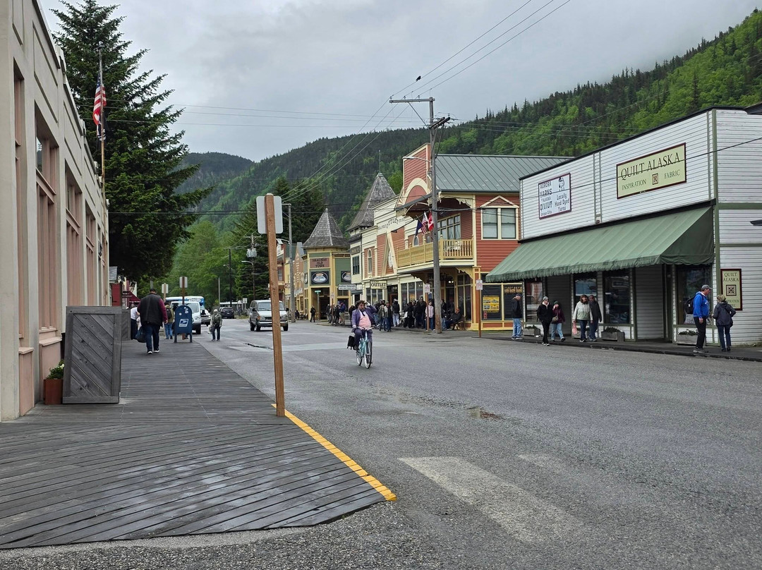 State Street and Broadway Street-史凯威必去景点