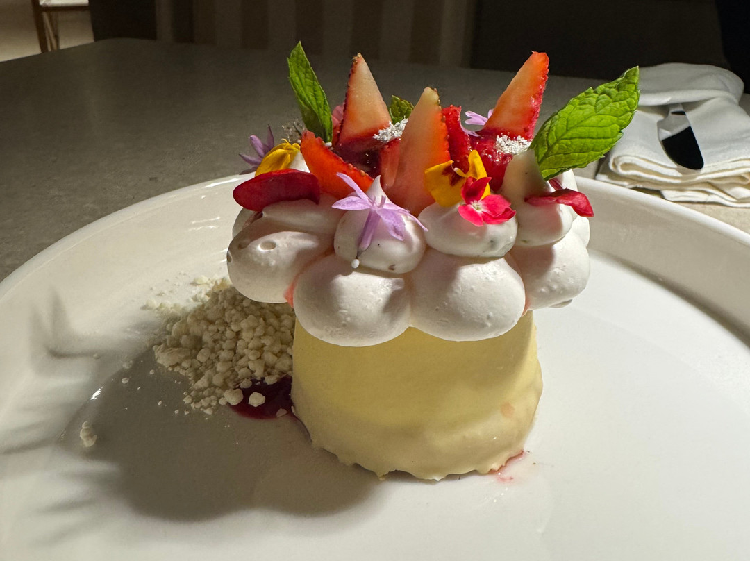 Minnŏ Restaurant & Bar
