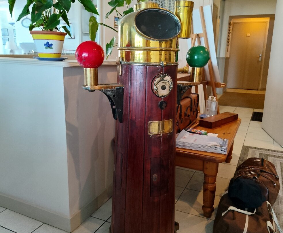 海滩酒店餐厅主图