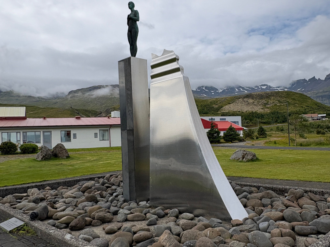 Statue “Sýn" by Steinunn Þórarinsdóttir-格伦达菲厄泽必去景点