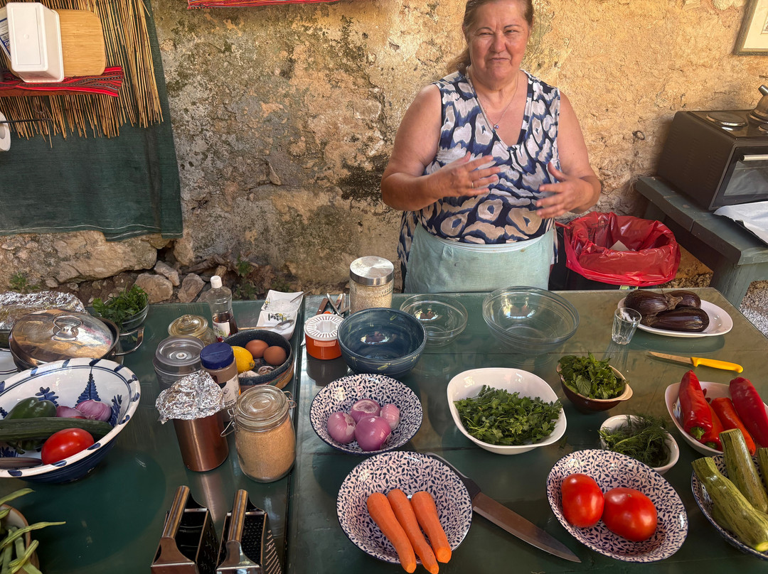 Cretan Traditional Cooking Lessons-Vamos必去景点