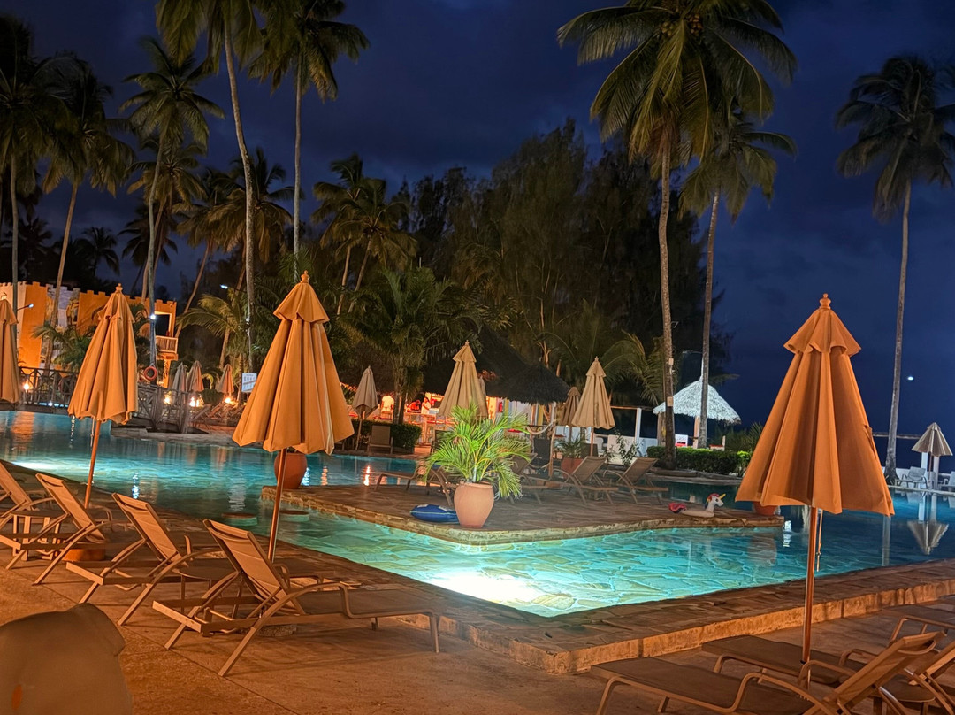 Paradise Beach Resort & Spa主图