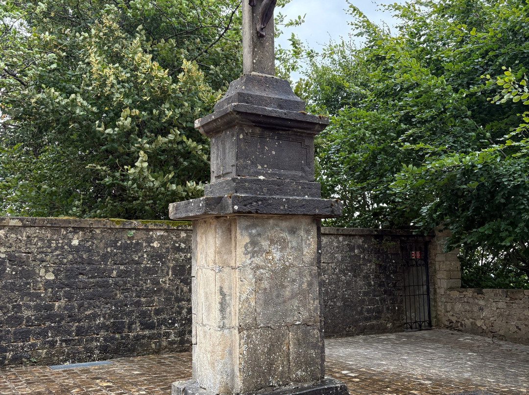 Eglise Saint-Donat-阿尔隆必去景点