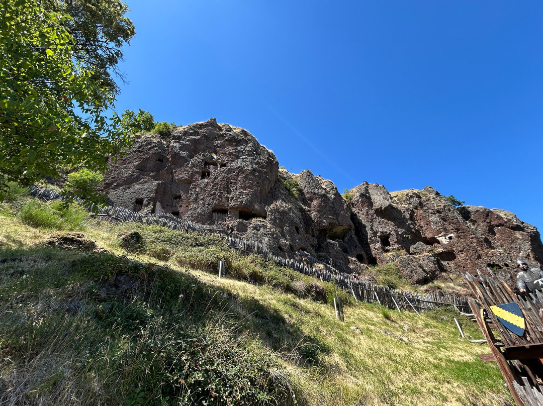 Site Troglodyte de Jonas - Forteresse médiévale et chapelle romane-Saint-Pierre-Colamine必去景点