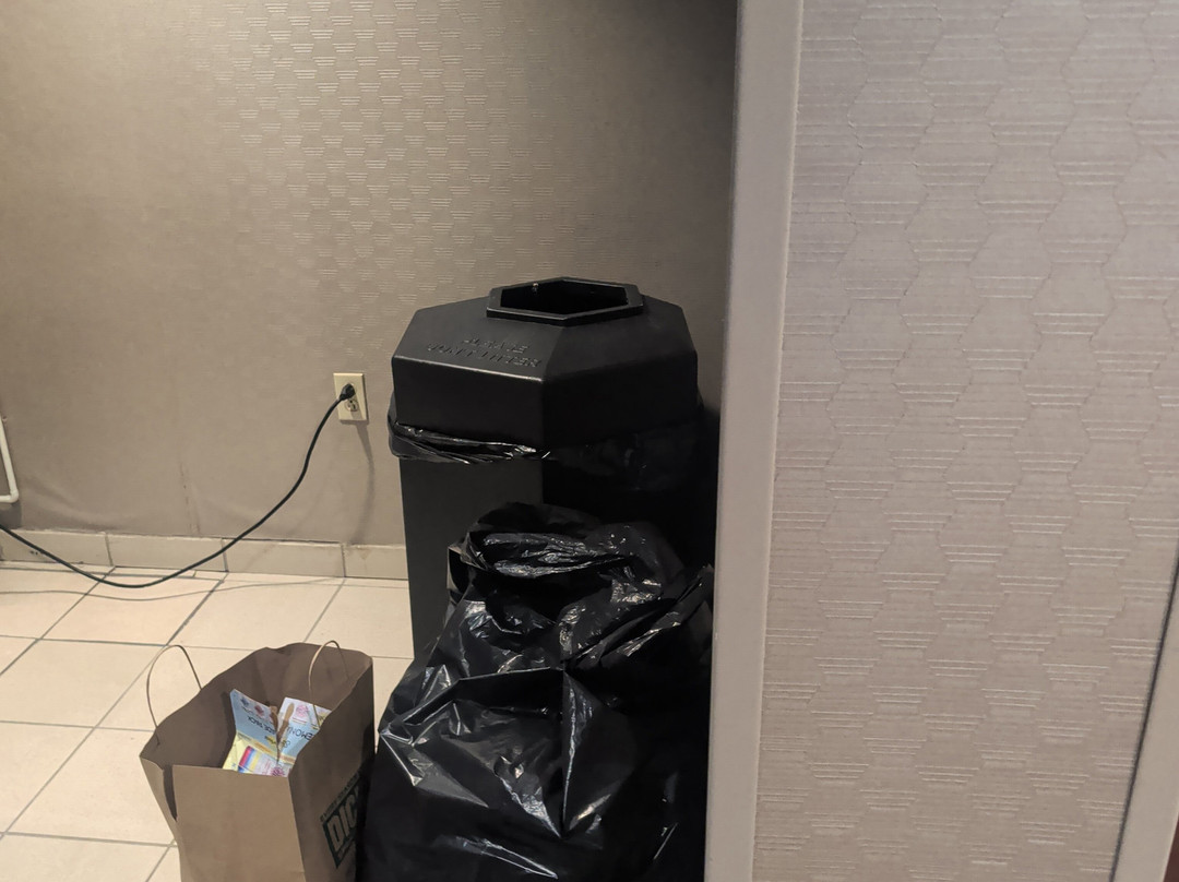 普洛敦维士沃里克万豪万怡酒店主图