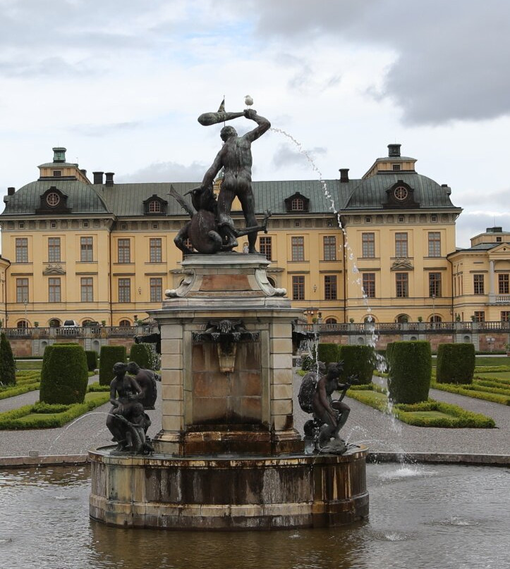 Herkulesfontänen (La Fontaine d'Hercule)-Drottningholm必去景点