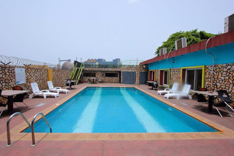 Carliza Hotel-泳池