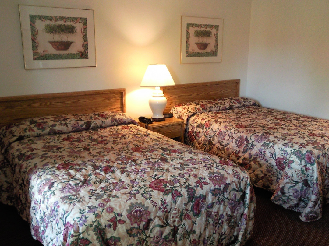 Colonial Inn Motel