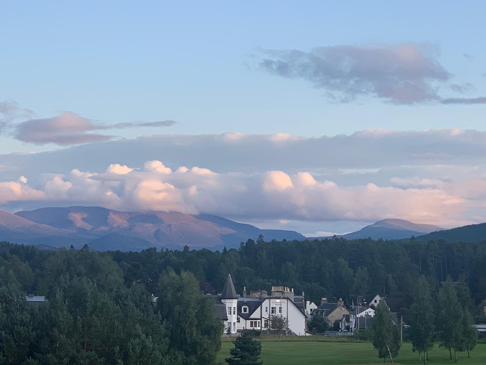 Carrbridge Hotel-官方