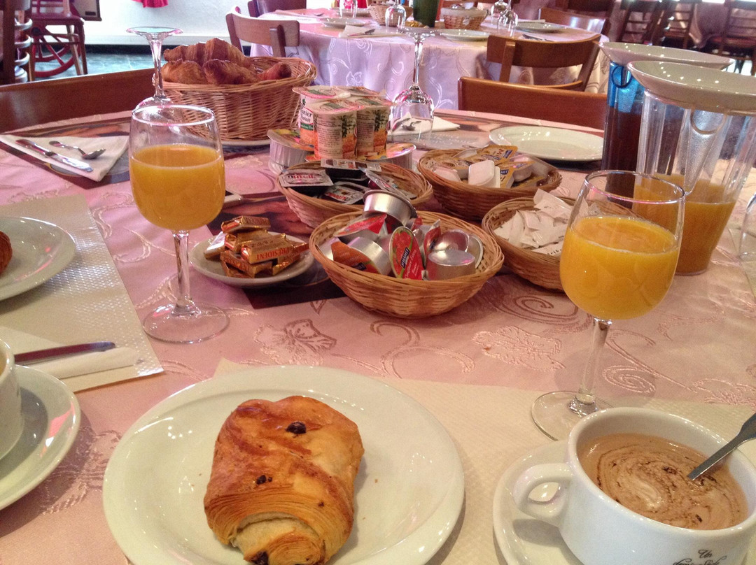 圣洛朗迪瓦尔酒店住宿-Hotel Albergo