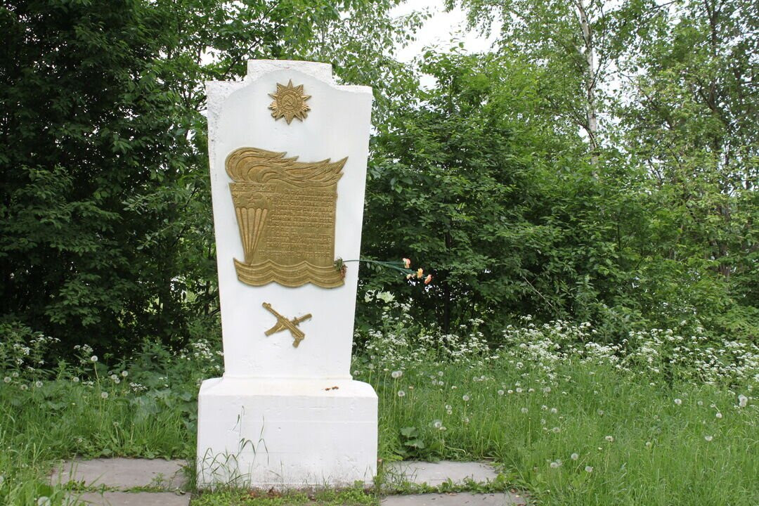 Obelisk to the Soldiers of the 297th Guards Infantry Regiment
