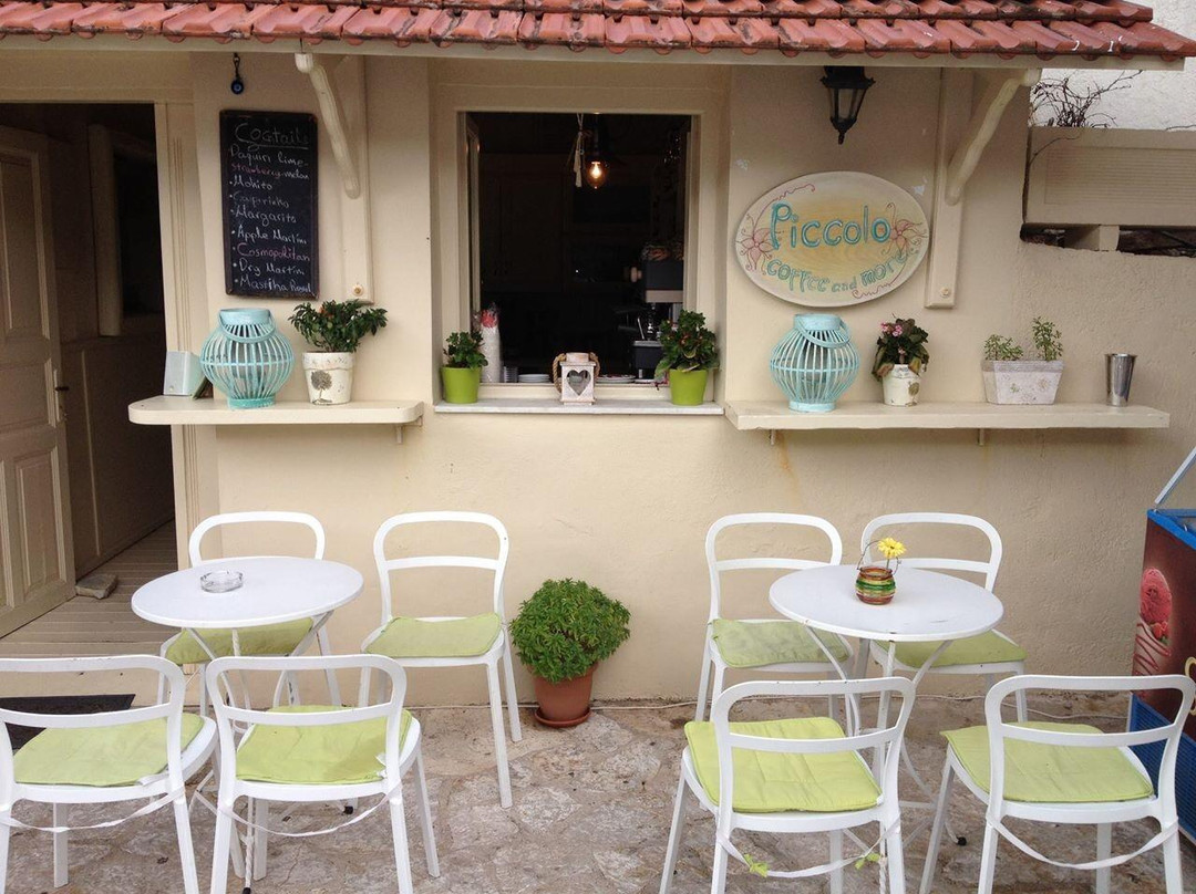 Kioni餐馆和美食-Piccolo Coffee and More