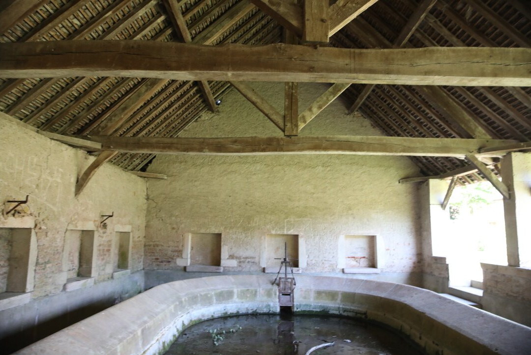 Fontaine Et Lavoir De La Place D'ayeneux景点图片