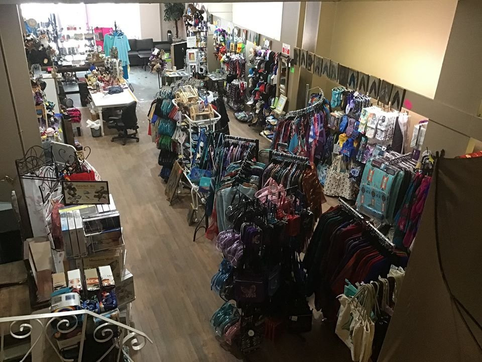 Glenboro旅游景点-Dunes Relaxed Fashions Manitoba