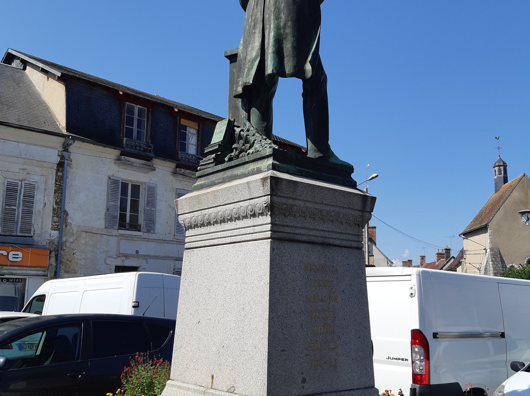 Monument à Antoine César Becquerel-Chatillon-Coligny必去景点