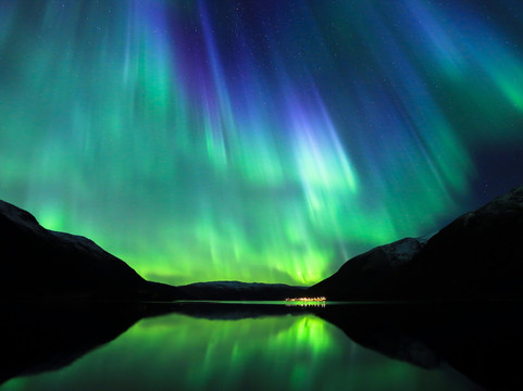 Northern Lights Chase in a small group with free photos.