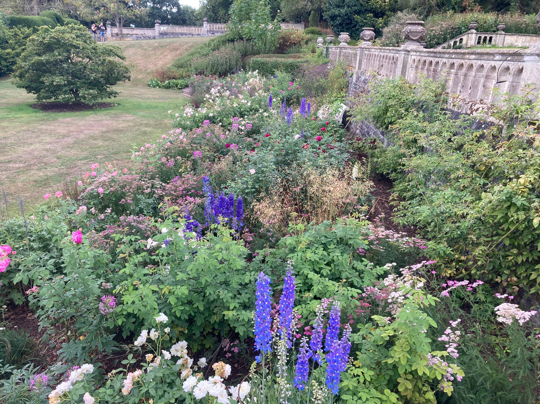 Englefield House Gardens景点图片