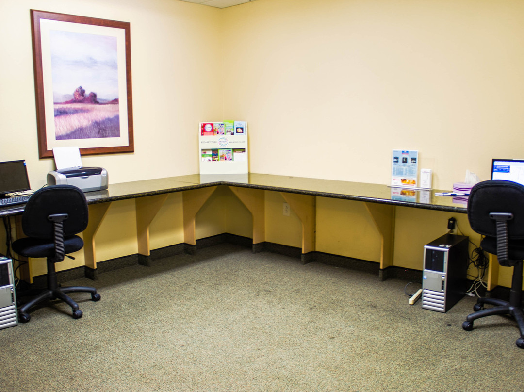 威尔逊烛木套房酒店主图