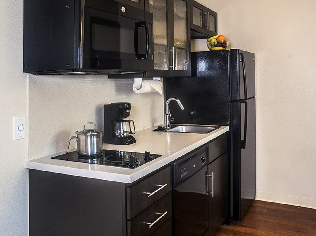 Candlewood Suites 奥斯汀圆石