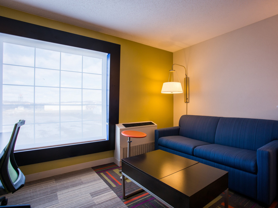 Holiday Inn Express & Suites Reading Airport, an IHG hotel主图