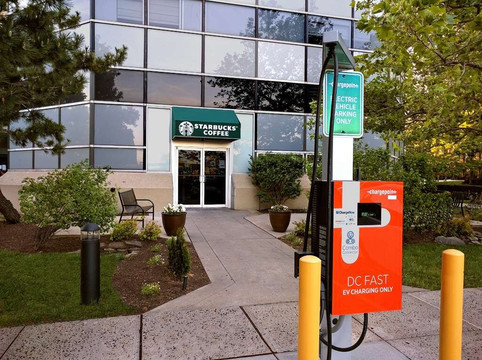 草地公园酒店主图