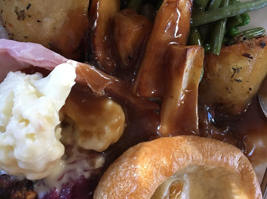 Ralegh's Cross Inn主图