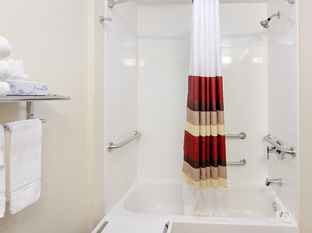 洛卡斯特格罗夫红顶客栈主图