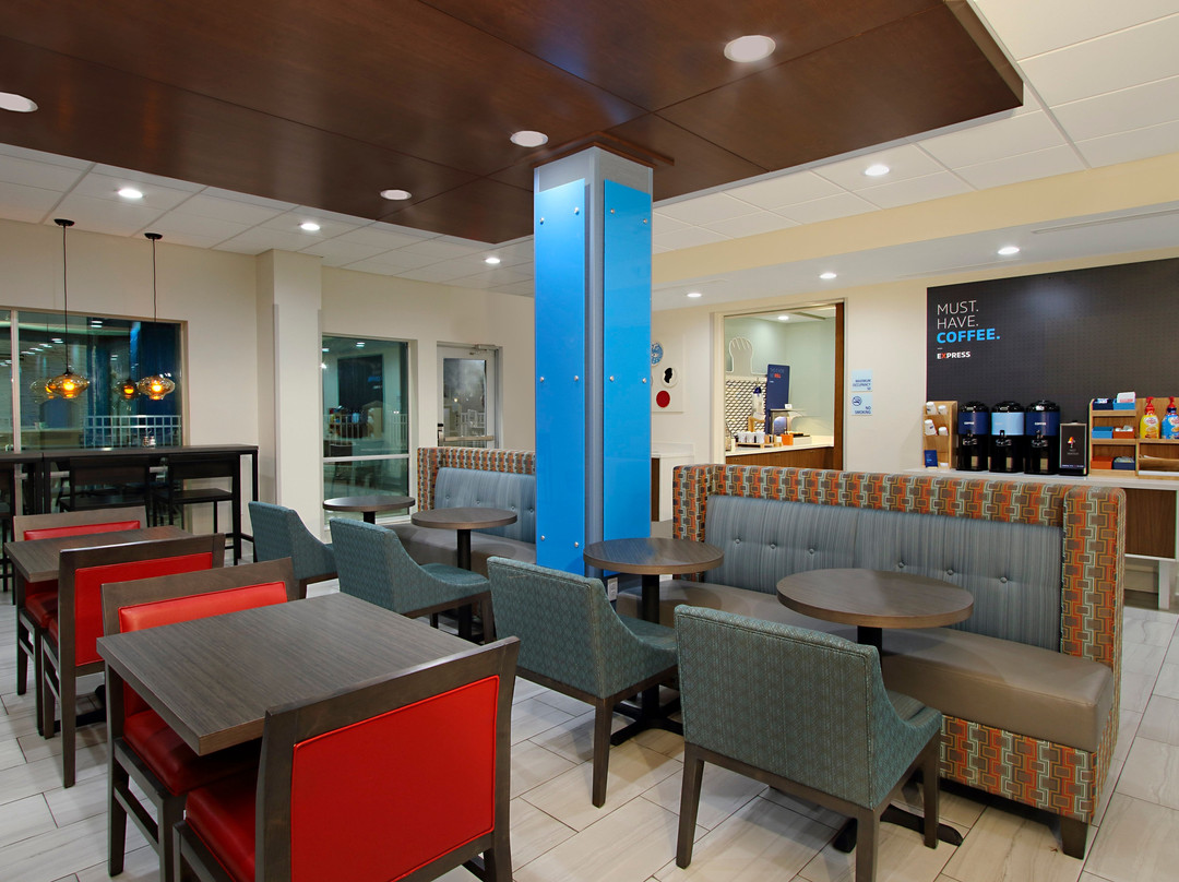 Holiday Inn Express & Suites Lake Charles South Casino Area By IHG主图