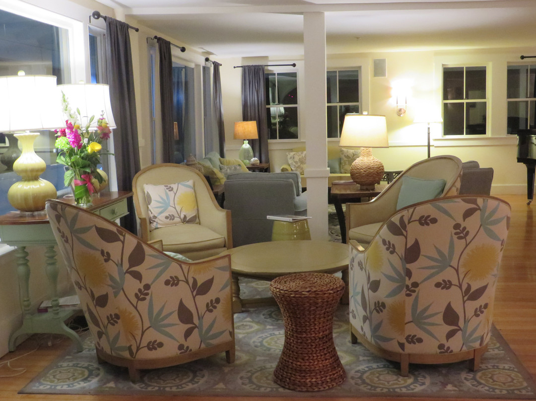 The Colonial Inn主图