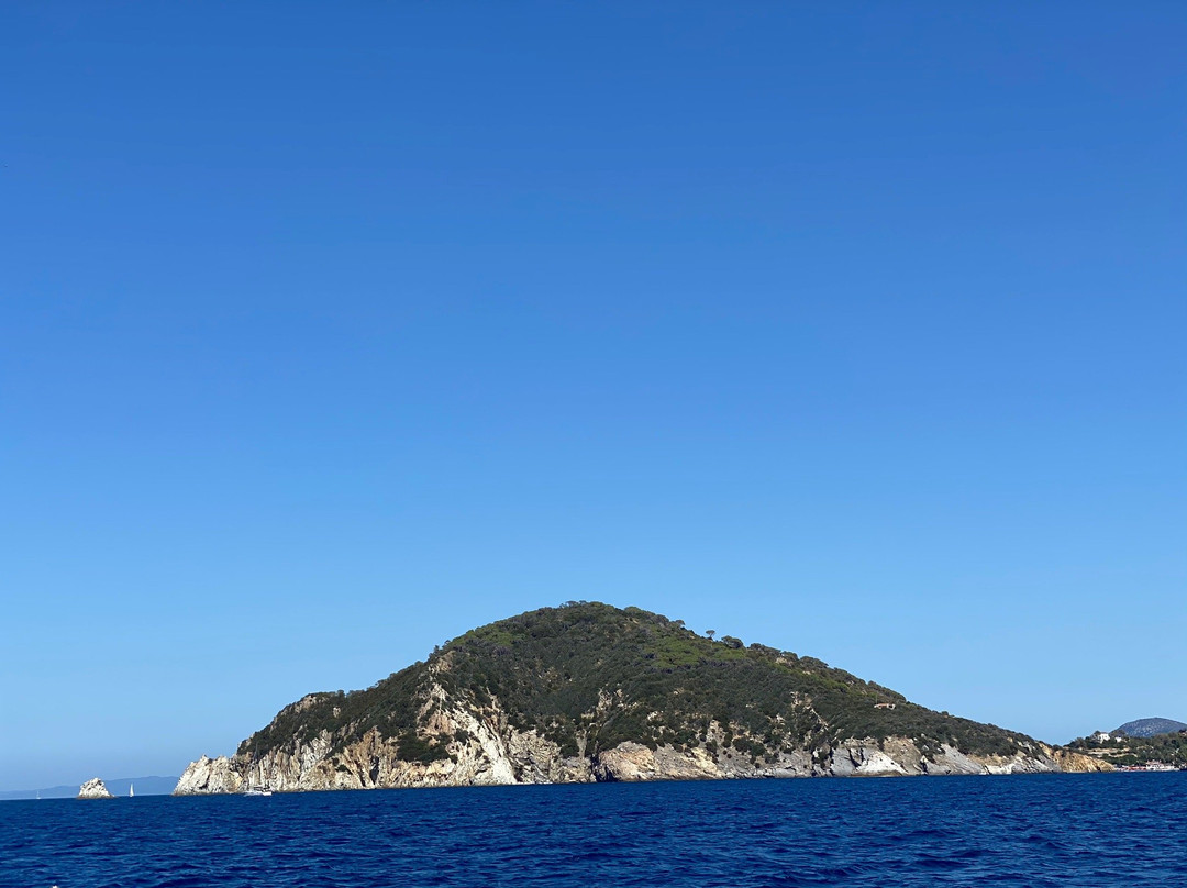 Skipperclub SailingTeam-韦内雷港必去景点