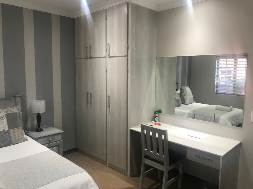 Bushmen Inn Premier lodge主图