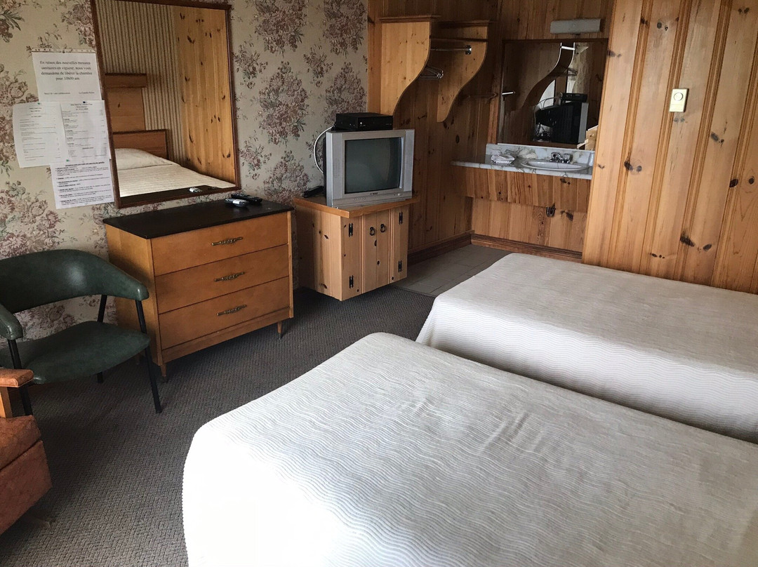 Hotel-Motel Les Voitures d'Eau主图