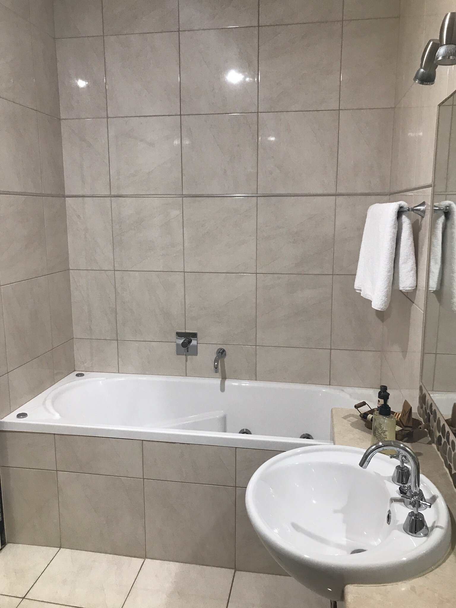 Adelphi Apartments-官方
